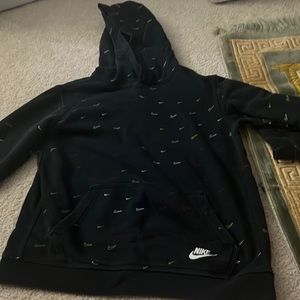 Nike youth Black Hoodie Size XL (Used)